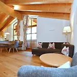 Hotel & Alphorn