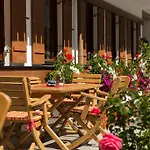 Hotel & Alphorn
