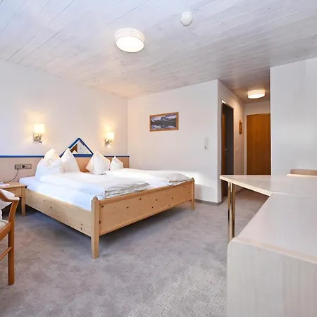 Hotel & Alphorn Lech am Arlberg